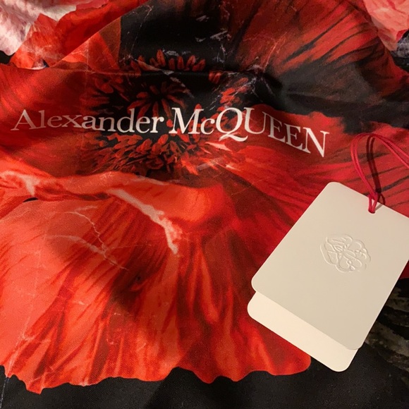 ALEXANDER MCQUEEN Exploded Poppy Print Silk Scarf - Picture 5 of 7